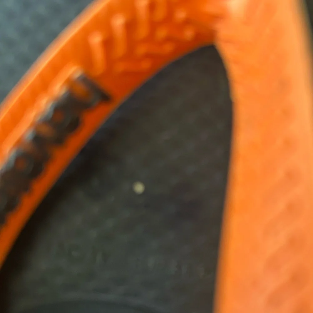 Havana’s flip flops size 29/30 (11-12). Navy base w/orange strap. Great shape!